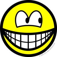 Naar rechts kijkende smile